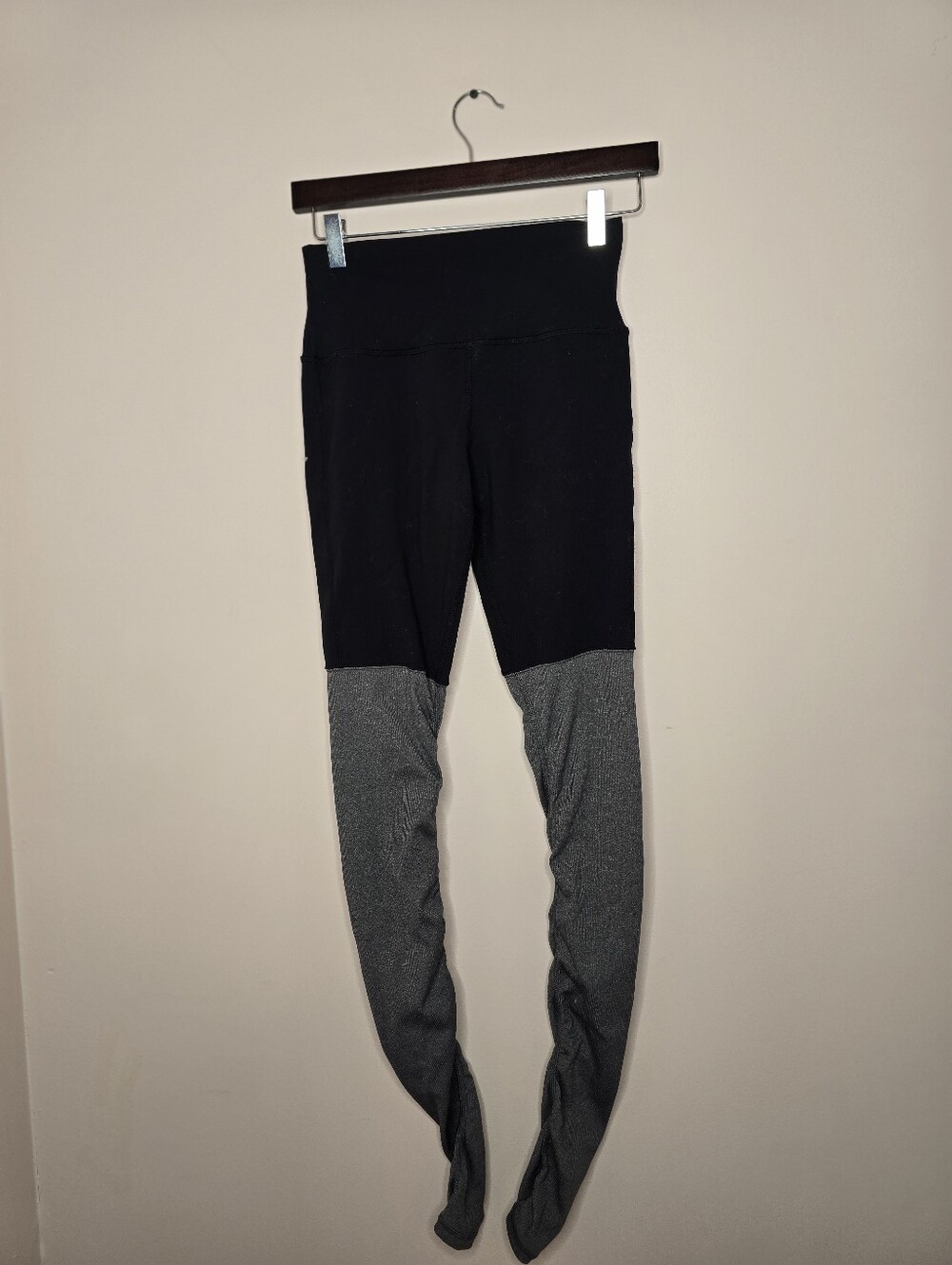 Alo Goddess Leggings - Picture 2 of 5